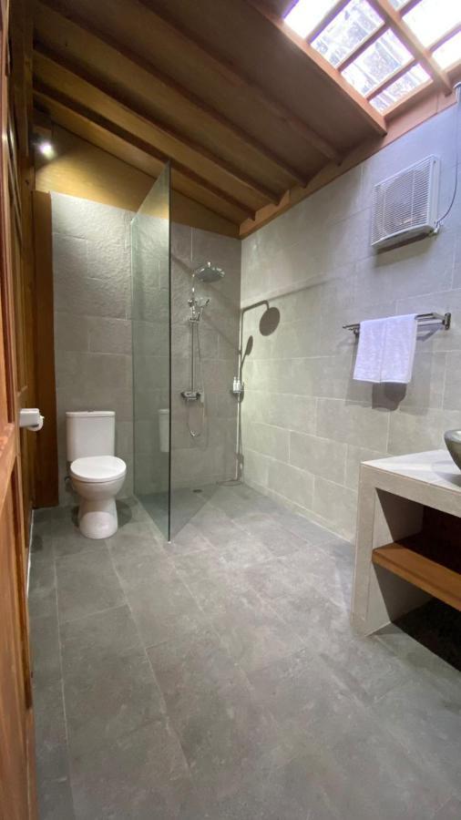 Villa Lova Sambirenteng Gretek Exteriör bild