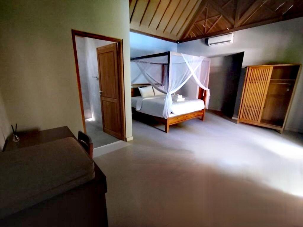 Villa Lova Sambirenteng Gretek Exteriör bild